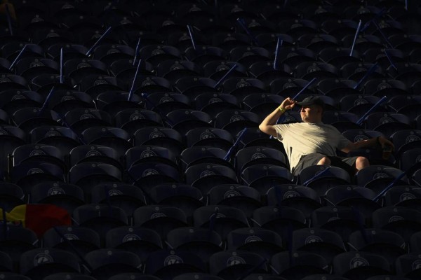 Como en los viejos tiempos: La afición vuelve al estadio para final de la Champions  