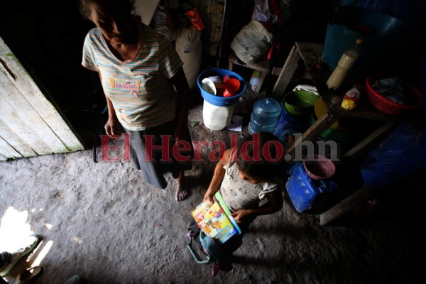 Sin internet ni aparatos tecnológicos: niños hondureños hundidos en la ignorancia