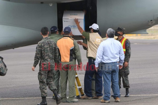 La llegada de las primeras vacunas contra el covid-19 a Honduras en fotos