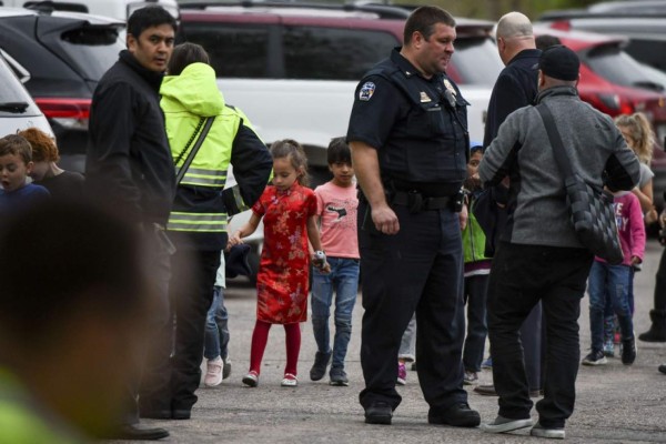 Tiroteo en escuela de Colorado: Padres en pánico, niños llorando y gran despliegue policial