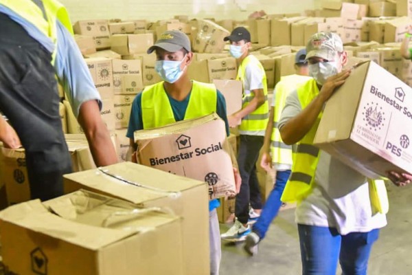 Con alegría y gratitud: hondureños afectados por Eta reciben alimentos de El Salvador (FOTOS)