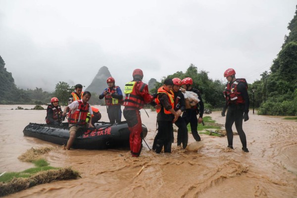 FOTOS: Devastadoras lluvias en China dejan muertos y desplazados