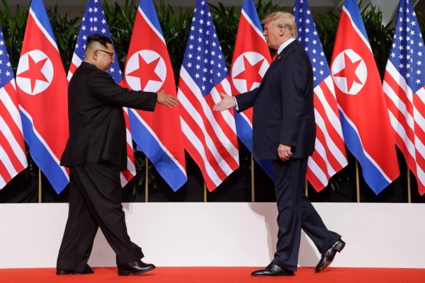 Las fotos del apretón de manos entre Donald Trump y Kim Jong Un que pasarán a la historia