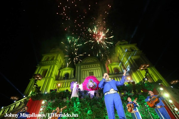 FOTOS: Extraordinaria muestra de fe y talento en la alborada en honor a la Virgen de Suyapa