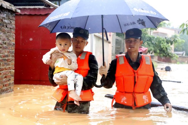 FOTOS: Devastadoras lluvias en China dejan muertos y desplazados