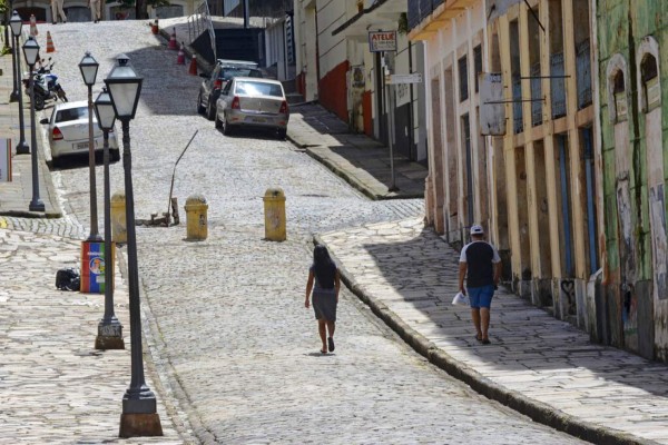 FOTOS: Países vecinos temen por evolución del Covid-19 en Brasil