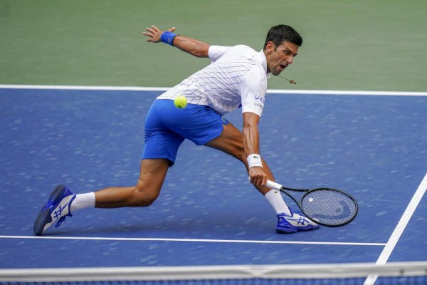 El momento en que Djokovic fue descalificado tras pelotazo contra jueza (FOTOS)