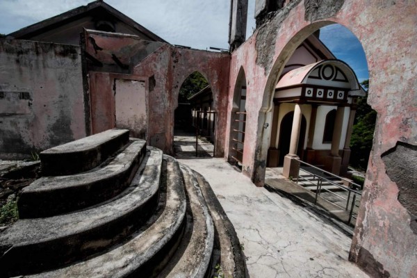 Maltrato, hambre y abusos sexuales, la oscura historia de la isla de los hombres solos (FOTOS)  