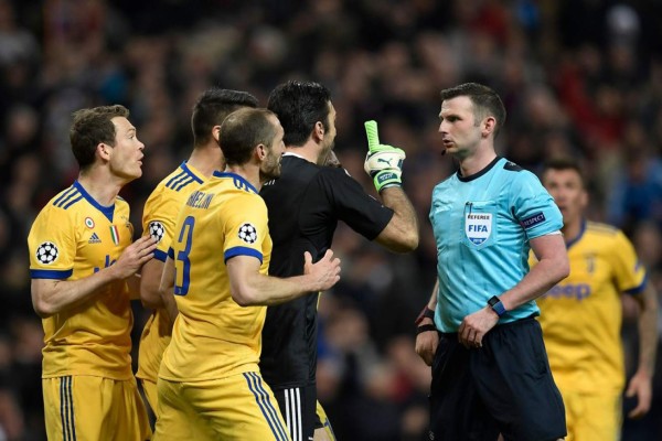 La intensa cólera de Buffon con el penalti del Real Madrid (Fotos)