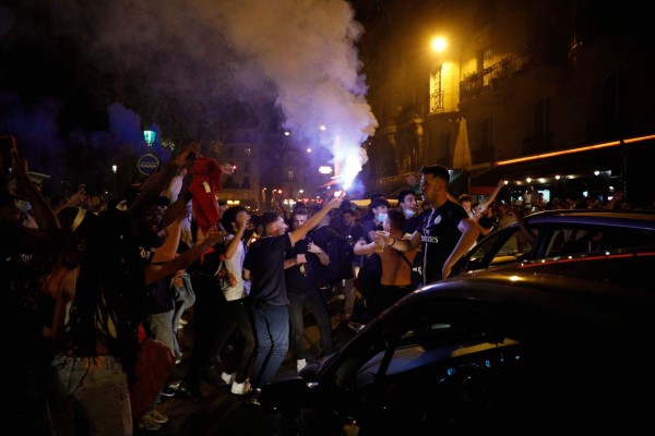 Fiesta y alegría: la celebración de los hinchas en París tras primera final del PSG (FOTOS)