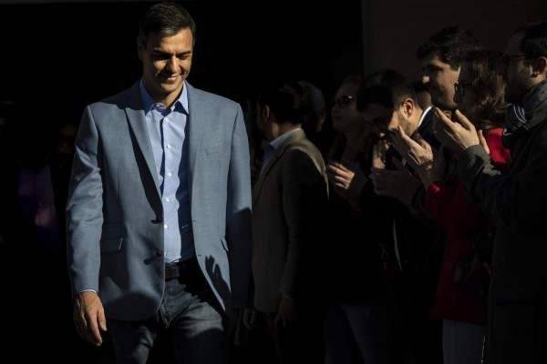 10 datos que no conocías de Pedro Sánchez, el socialista que se alzó como ganador de las elecciones en España