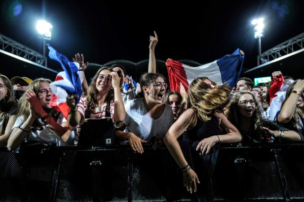 Tristes rostros de la afición y jugadores de Francia tras quedar eliminados de la Eurocopa