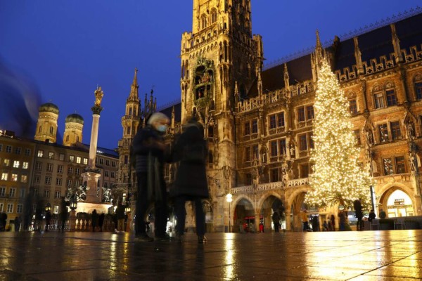 Coloridas luces tratan de darle algo de brillo a una Navidad que será muy distinta