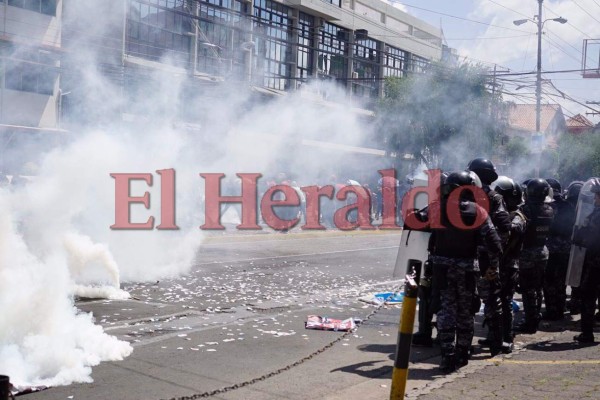 FOTOS: Así fueron los disturbios en la marcha de la resistencia en la capital