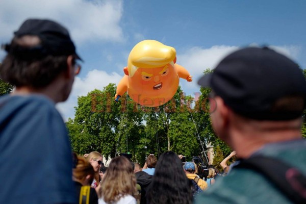 El gigantesco globo anti-Trump que se volvió viral durante las protestas en Londres (Fotos)