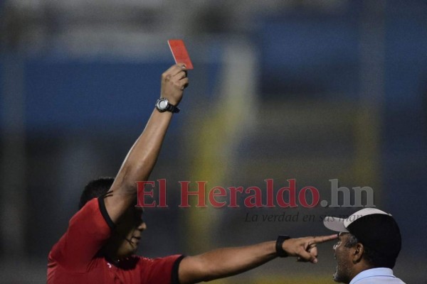 FOTOS: La ira de Diego Vazquez tras ataques de fanáticos aurinegros