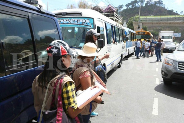 Capitalinos comienzan a salir de la capital rumbo a la zona norte de Honduras