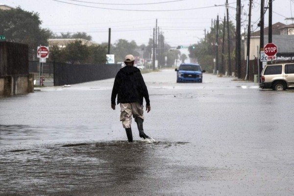 Destrozos e inundaciones por el paso de la tormenta Beta en Texas (FOTOS)