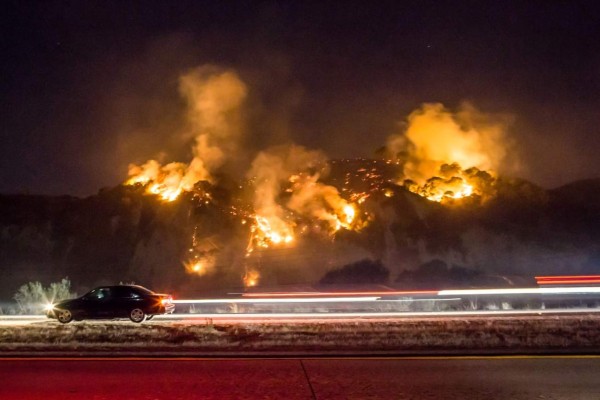 Imágenes del voraz incendio forestal que amenaza a California