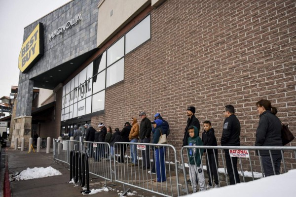 Viernes Negro: Locura total a nivel mundial por las compras navideñas