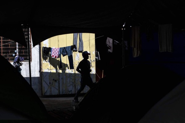 FOTOS: La agridulce celebración de los migrantes en la frontera de México con EEUU