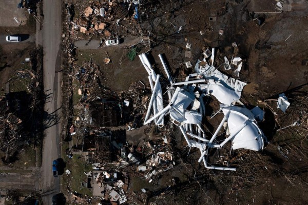 Así luce Kentucky tras el paso de 'la más mortífera' serie de tornados (FOTOS)