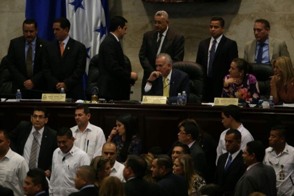 Zafarrancho en el Congreso Nacional durante conteo de votos