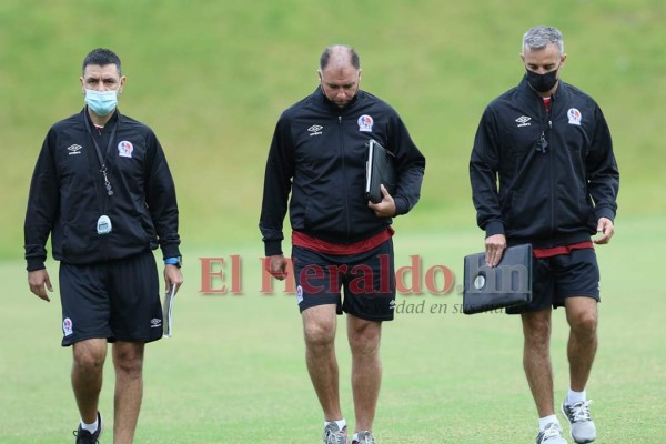 Pablo Lavallén, el nuevo DT del Olimpia, llega a la cueva del León (FOTOS)