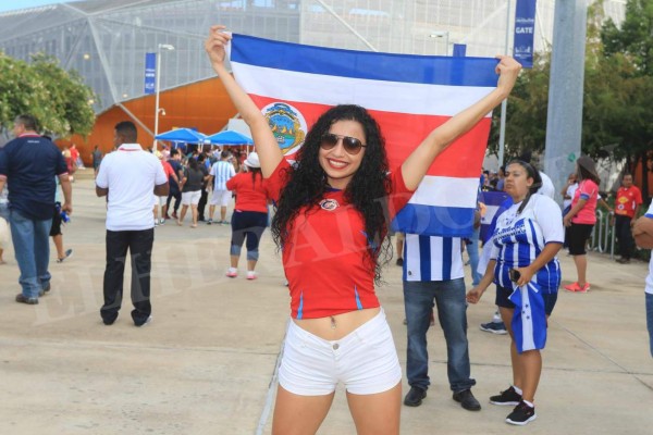 ¡Linduras! Ellas adornan el BBVA Compass en la segunda jornada de la Copa Oro