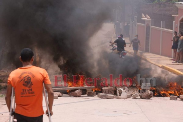 Disturbios en La Era: vecinos se oponen a entierros por miedo al Covid-19 (FOTOS)