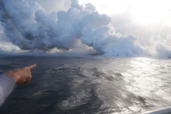 Las impactantes olas de lava del volcán Kilauea en Hawaii; hubo nube tóxica