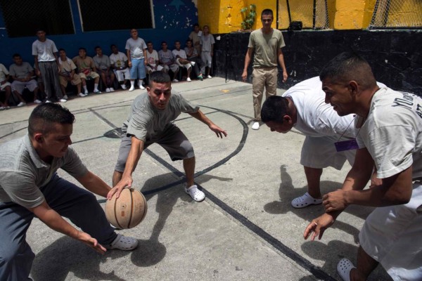 FOTOS: Así es la rehabilitación de expandilleros de la Mara Salvatrucha (MS-13) y Barrio 18 en la cárcel de El Salvador