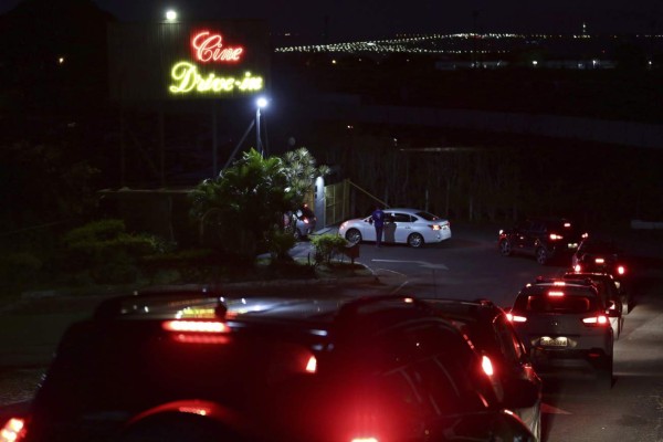 Fotos: Autocine en Brasil, para huir de la pesadilla del Covid-19