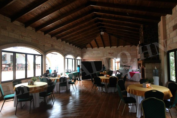 Hotel y Cabañas Ros, la cueva del León en Valle de Ángeles