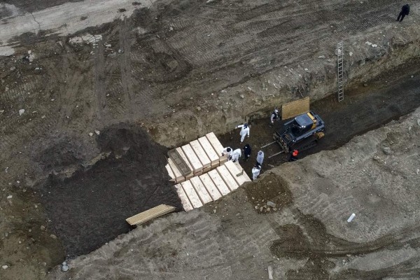 Covid-19: Impactantes fotos aéreas de la 'isla de los muertos' en Nueva York