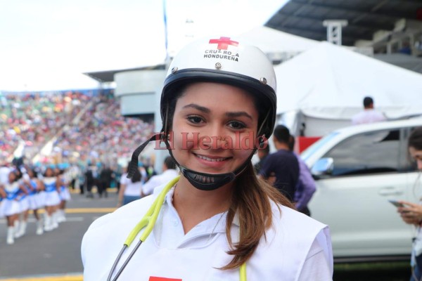 FOTO: Mujeres bellas invadieron el Estadio Nacional en las fiestas patrias 2017