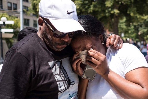 FOTOS: Familiares lloran la muerte de víctimas de tiroteos en Texas y Ohio