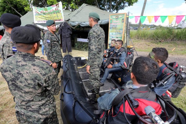 Feria de Adiestramiento de las FFAA de Honduras en foto