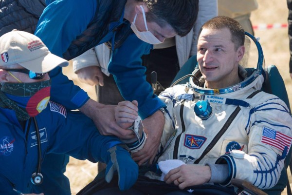 Astronautas de Estación Espacial regresan a la Tierra en plena pandemia