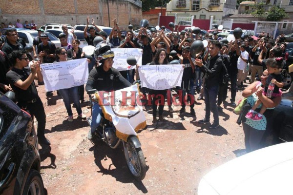 FOTOS: Triste adiós a maestro asesinado en el Instituto Técnico Honduras