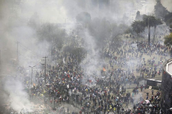 Ecuador: La crisis política y protestas en 10 impactantes imágenes