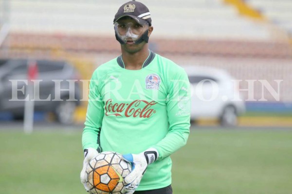 Al igual que el Choco Lozano, estos futbolistas han usado máscaras en un partido