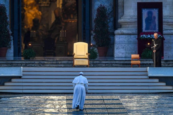 FOTOS: La bendición del Papa al mundo confinado por coronavirus