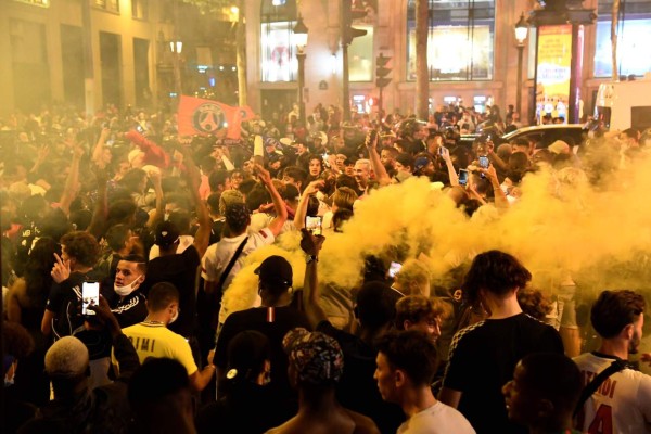 Fiesta y alegría: la celebración de los hinchas en París tras primera final del PSG (FOTOS)