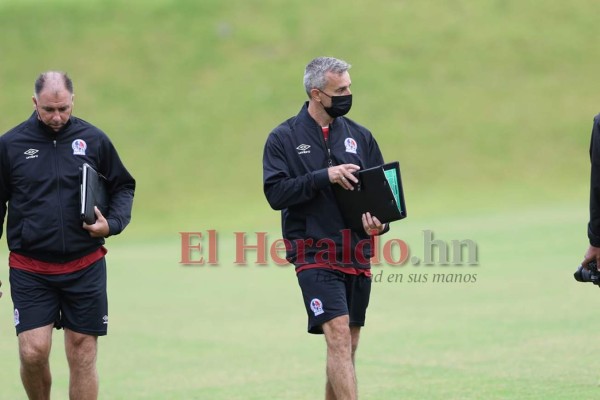 Pablo Lavallén, el nuevo DT del Olimpia, llega a la cueva del León (FOTOS)