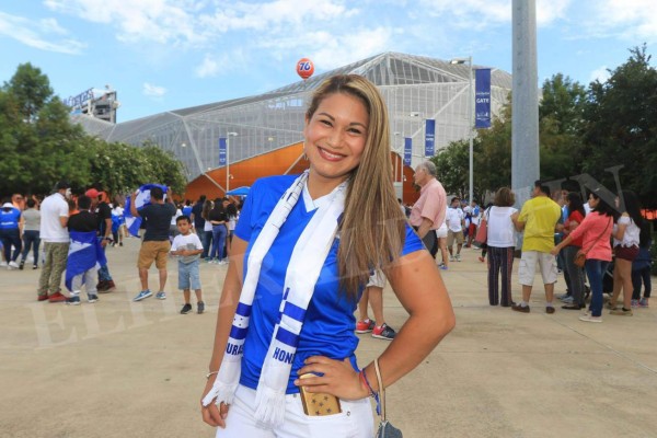 ¡Linduras! Ellas adornan el BBVA Compass en la segunda jornada de la Copa Oro