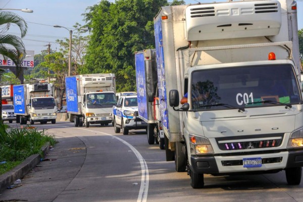 FOTOS: Así fue el traslado de 34 mil vacunas donadas por El Salvador