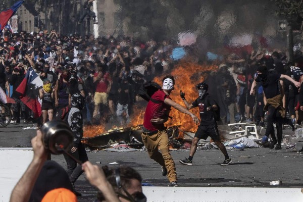 Continúan manifestaciones en Chile y aumenta a 18 el número de muertos