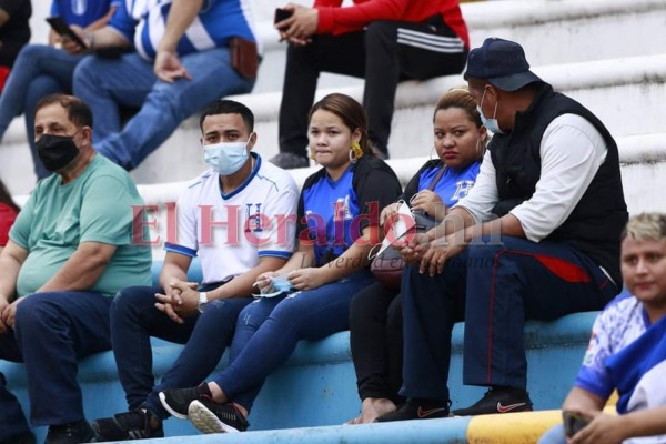 Ambientazo se vive en el duelo entre Honduras vs El Salvador (FOTOS)