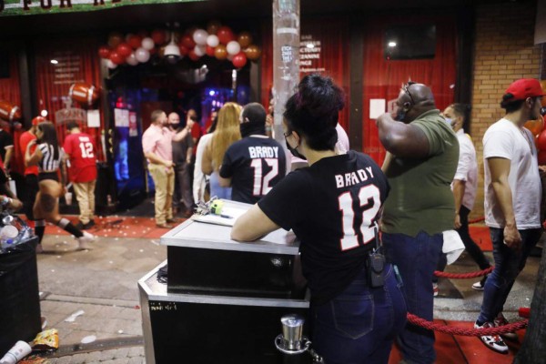 FOTOS: Festejos e irresponsabilidad en Tampa, Florida, previo al Super Bowl LV